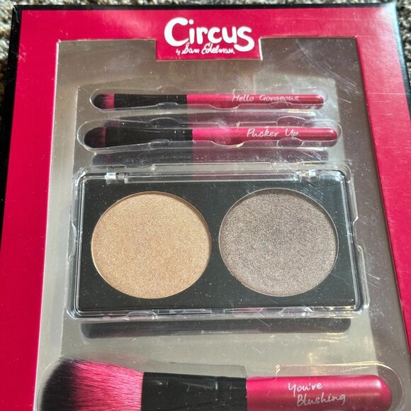 Circus by Sam Edelman 2 High Intensity Eyeshadows & 3 Cosmetic Brushes Kit - Picture 3 of 6